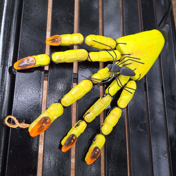 Witch Hand Zombie Finger Halloween Decor Spider Ring Metal Fingernail Wood Green - Picture 15 of 17
